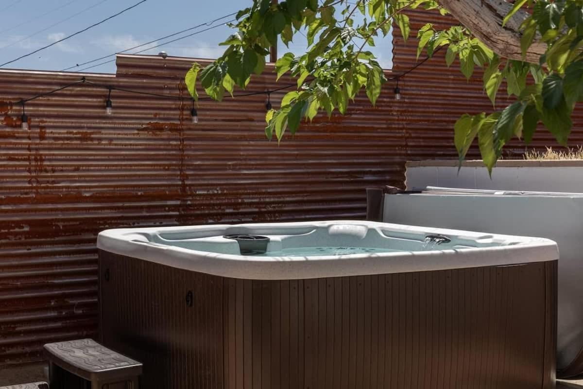 Joshua Tree - Le Tout Petit W Hot Tub Exterior photo