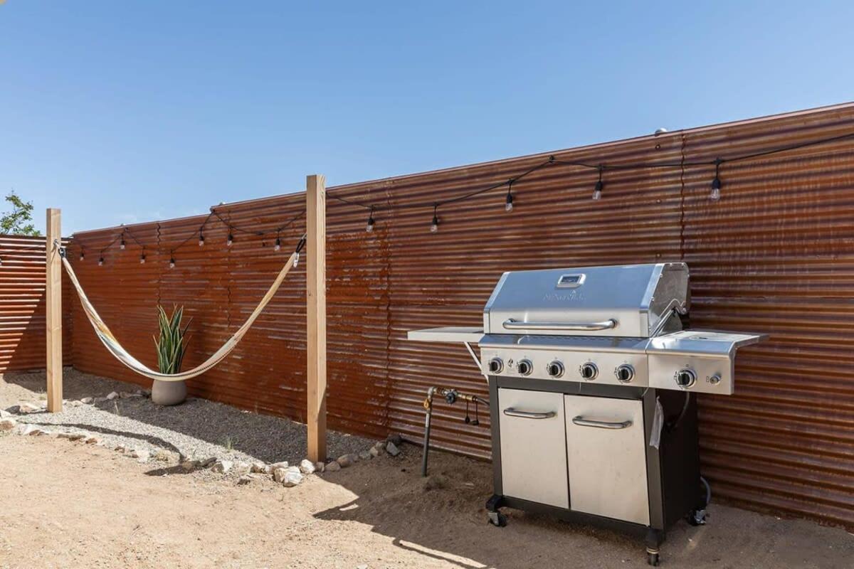 Joshua Tree - Le Tout Petit W Hot Tub Exterior photo