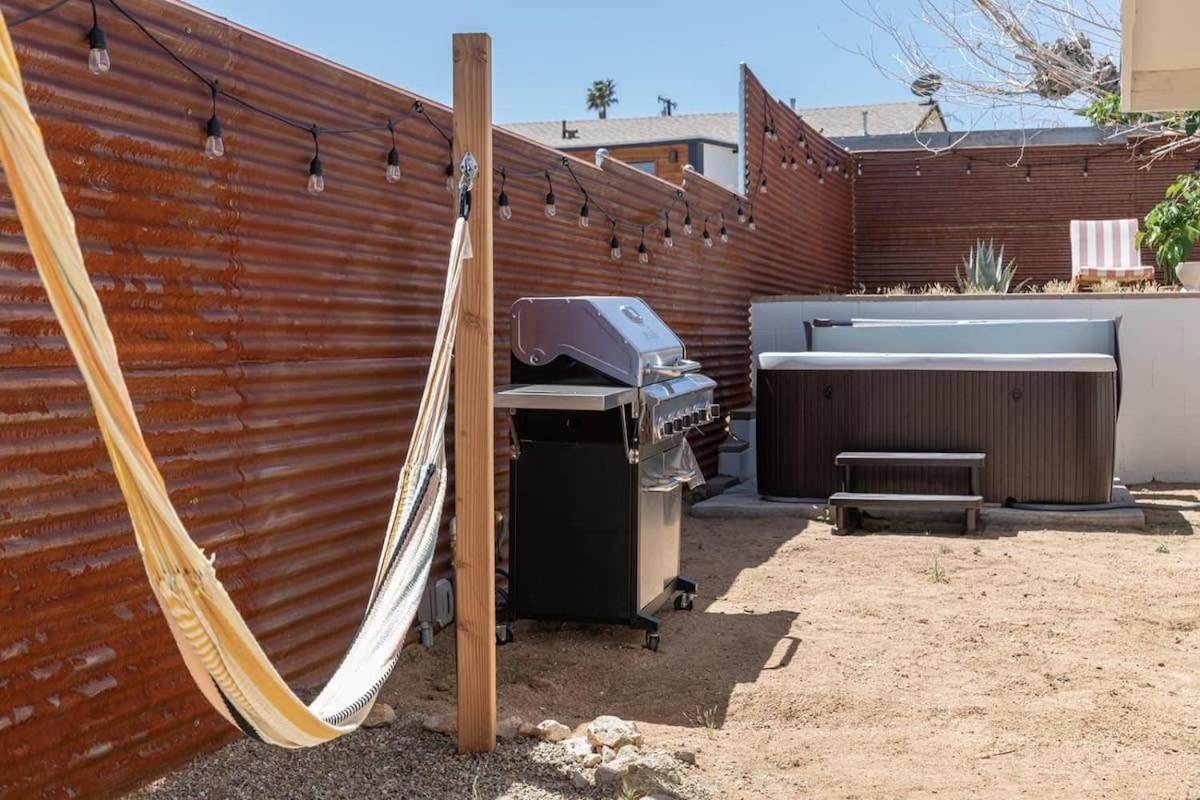 Joshua Tree - Le Tout Petit W Hot Tub Exterior photo